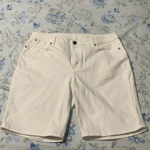 CHRISTOPHER & BANKS WHITE DEMIN SHORTS